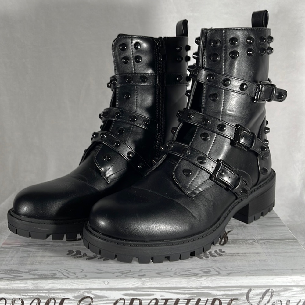 💥LAST CHANCE‼️ Black combat boots with spikes-AZALEA WANG